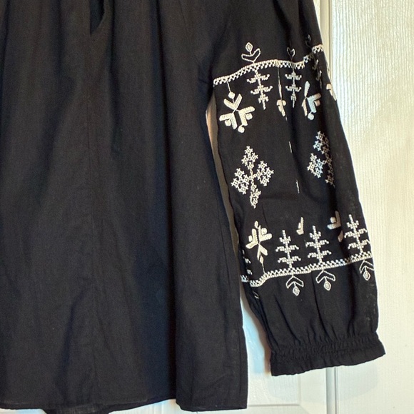 H&M Elegant Black Top with White Embroidery - Picture 2 of 10